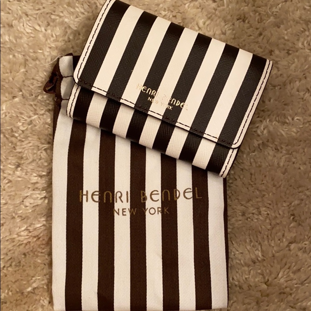 henri bendel small travel wallet